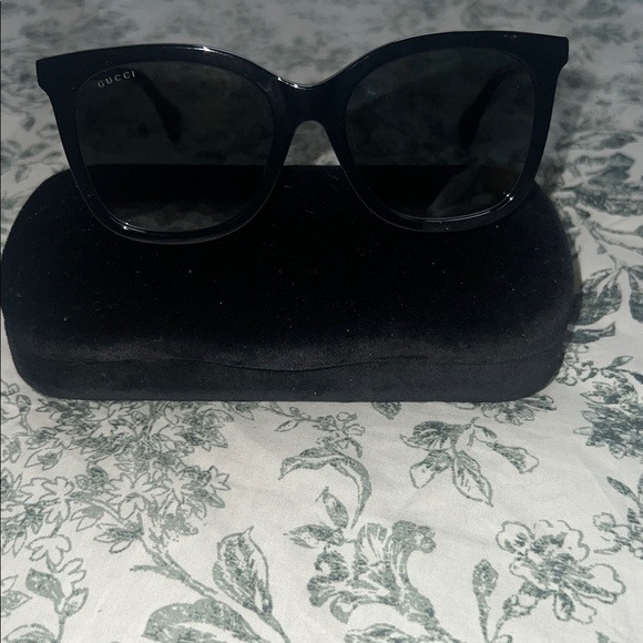 Gucci Black and Gold Sunglasses - Picture 1 of 8